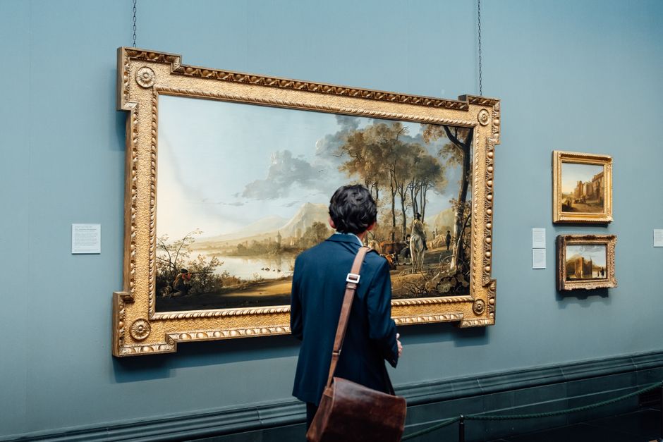 How Do I Visit a Commercial Art Gallery for the First Time?