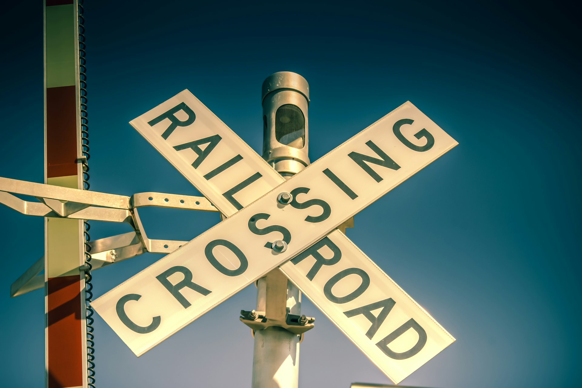 Achieving Consistent Brand Messaging with Cross-Platform Marketing: Strategies for Modern Brands